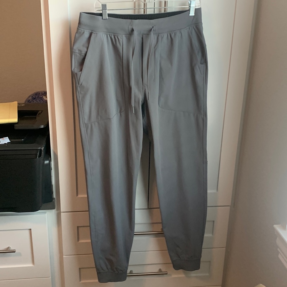 Lululemon On the Move Tappered Jogger
